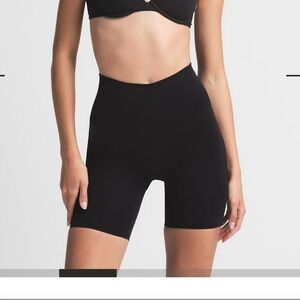 SKIMS Seamless Sculpt Black Shapewear